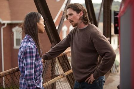 Khi các siêu anh hùng “nhẵn mặt” nhau trên màn bạc - 2 Nghe có vẻ khó tin nhưng “Gamora” Zoe Saldana và “Người Dơi” Christian Bale thực ra từng khá ăn ý khi hợp tác với nhau trong “Out of the Furnace” (2013)