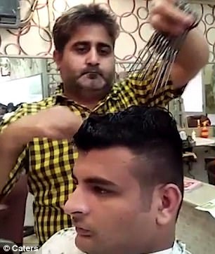 Đến Pakistan xem dịch vụ cắt tóc bằng 15 chiếc kéo cùng một lúc - 2 Sadiq hi vọng sẽ lập được kỷ lục Guinness