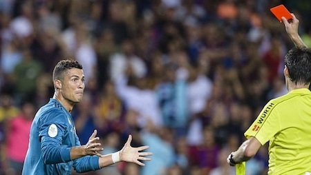 C.Ronaldo vẫn đang phải thụ án treo giò