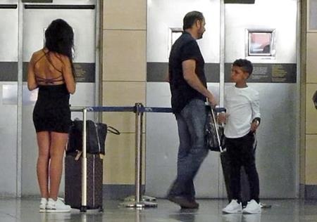 Bạn gái C.Ronaldo thêm một lần khoe bụng bầu sexy - 2 Georgina khoe lưng trần quyến rũ…