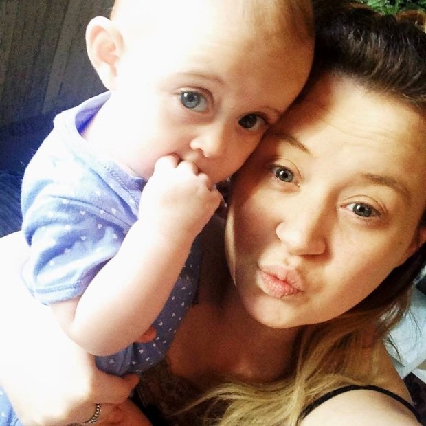 Khi mới mắc bệnh Jesscia cứ cười là ngủ luôn