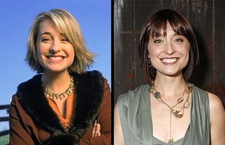 Điểm danh các “sao” từng một thời quen thuộc với màn ảnh nhỏ - 2 Vai diễn Chloe Sullivan của Allison Mack trong “Smallville” cũng đã thu hút được một lượng fans hùng hậu nhờ vẻ đáng yêu cùng nụ cười tỏa nắng. Và dù nhiều năm đã trôi qua nhưng Allison Mack vẫn rất xinh đẹp, trẻ trung.