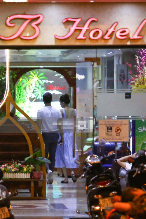"Ngã ngửa" với lý do Hồ Ngọc Hà và Kim Lý vào khách sạn lúc 3h sáng - 1 Hình ảnh Hồ Ngọc Hà vào khách sạn cùng Kim Lý gây xôn xao cộng đồng.