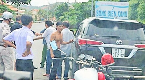 Công an nổ súng trấn áp 20 giang hồ Vũng Tàu náo loạn Mũi Né - 2 Công an buộc nổ súng vãn hồi vụ gây rối tại Mũi Né