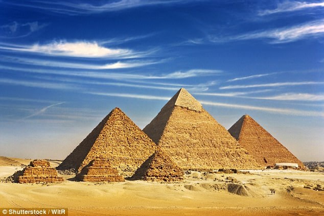 Tìm ra cách người Ai Cập chuyển đá khổng lồ đi 800km xây kim tự tháp - 1 Kim tự tháp Giza lớn nhất thế giới.
