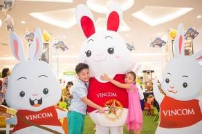 Tối Trung thu này mình đi đâu chơi? - 2 Trang trí đầy ấn tượng, cùng nhiều hoạt động giải trí hấp dẫn dành cho mọi lứa tuổi, các trung tâm thương mại Vincom là lựa chọn hoàn hảo cho buổi đi chơi tối trung thu với rất nhiều hoạt động vui chơi thú vị, ý nghĩa khiến cho cả người lớn và trẻ nhỏ hào hứng.