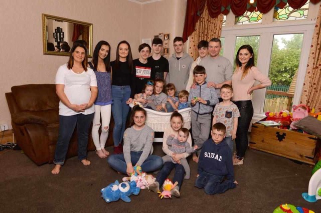 Đã có 19 con, bà mẹ Anh đẻ tiếp đứa thứ 20 - 3 Đã có 19 con, bà mẹ Anh đẻ tiếp đứa thứ 20 - 3