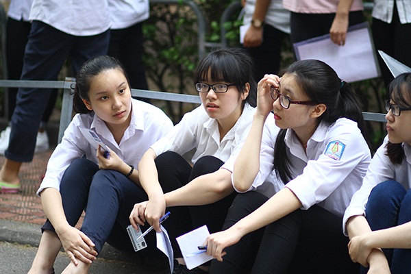 Không công bố đề minh họa: Hoang mang mức độ phân hóa và tỷ lệ kiến thức lớp 11? - 2
Học sinh khối 12 cả nước lo lắng trước thông tin Bộ GD&ĐT sẽ không công bố đề thi minh họa.