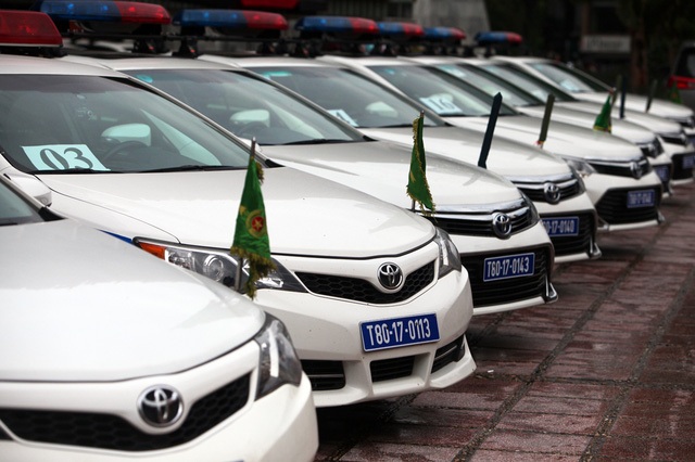 
Ngoài xe ô tô tuần tra dẫn đoàn, một dàn xe mô tô chuyên dụng cũng đã được chuyển vào Đà Nẵng bằng tàu hỏa hôm 9/10. Nhiều cán bộ chiến sĩ khác cũng được điều động, tổng số nhân lực tăng cường từ Hà Nội vào làm nhiệm vụ dẫn đoàn là hơn 100 người.
