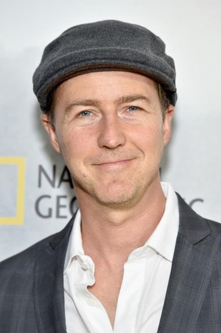 Những ngôi sao nổi tiếng thông minh của Hollywood - 2 Ngay từ năm 1991, Edward Norton đã có được một tấm bằng cử nhân lịch sử tại đại học Yale. Sau này, dù bận rộn với việc diễn xuất nhưng Edward Norton vẫn tranh thủ học thêm tiếng Nhật và trau dồi kiến thức.