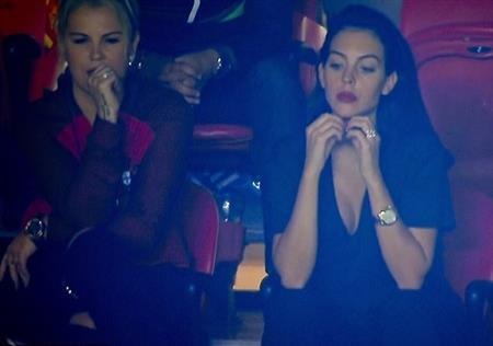 Đang bầu bí, bạn gái C.Ronaldo vẫn gây bão với thân hình quyến rũ - 2 Vòng một của Georgina Rodriguez khiến các fans khó có thể rời mắt