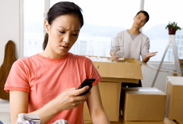 Vợ bươn chải kiếm tiền xứ người để chồng lấy tiền nuôi bồ nhí - 1
Một thời gian dài tôi không thể gọi điện được cho chồng...(ảnh minh họa: It)