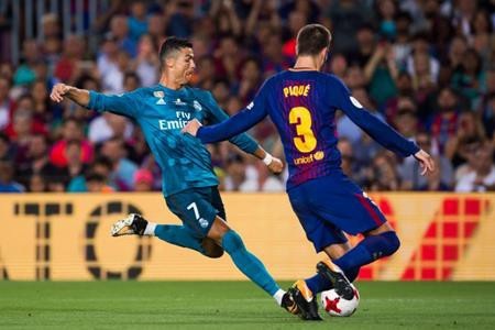 Cô gái bị chồng đánh đập vì trót cổ vũ cho… C.Ronaldo - 2 Màn trình diễn của C.Ronaldo trong trận đấu đã khiến các fans Barca “nóng mắt”