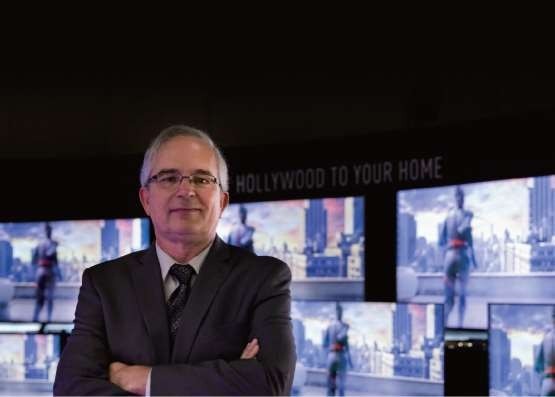 Phó chủ tịch/Giám đốc Ron Martin - Phòng Thí nghiệm Hollywood của Panasonic