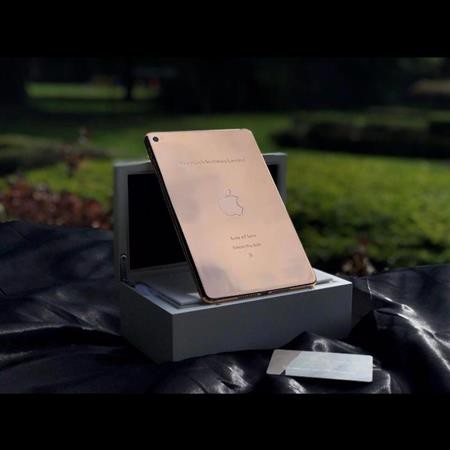 Gerrard bị "ném đá" vì tặng con gái iPad vàng hơn 40 triệu đồng - 2 Nhiều người cho rằng chiếc iPad xa xỉ…