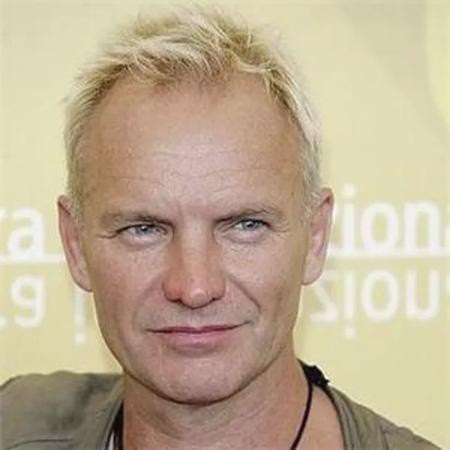 Bất ngờ với loạt sao từng là những người lái đò thầm lặng - 2 Sting từng là một giáo viên tiếng Anh và thậm chí còn làm huấn luyện viên bóng đá của trường trước khi chính thức dấn thân vào con đường âm nhạc