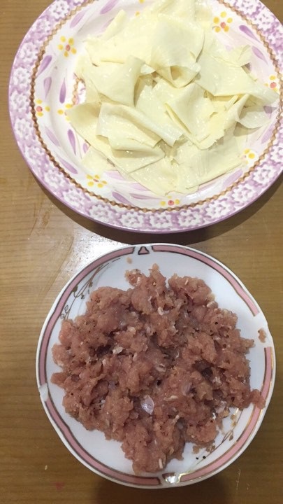 Canh tàu hũ ky, "chữa cháy" cho những ngày bận rộn - 3
Nguyên liệu cho món canh tàu hũ ky