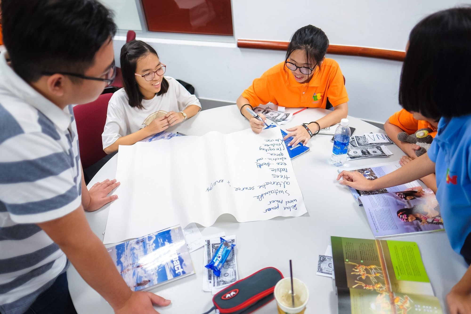 Ngoài các kỹ năng, con còn cần được trang bị vốn kiến thức tiếng Anh thực tế.