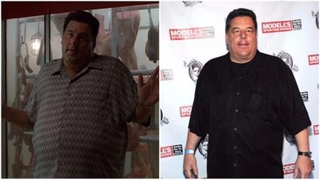 Khi sao “mi nhon” ngoài đời nhưng vẫn béo tốt trên màn ảnh - 2 Khi tham gia đóng “The Sopranos”, Steven Schirripa cũng đã phải mặc đồ độn trong hai mùa phim đầu tiên. Và đến những mùa phim sau thì nam tài tử hài hước cho biết bản thân đã tự đủ độ béo tốt và không cần hóa trang thêm làm gì nữa.