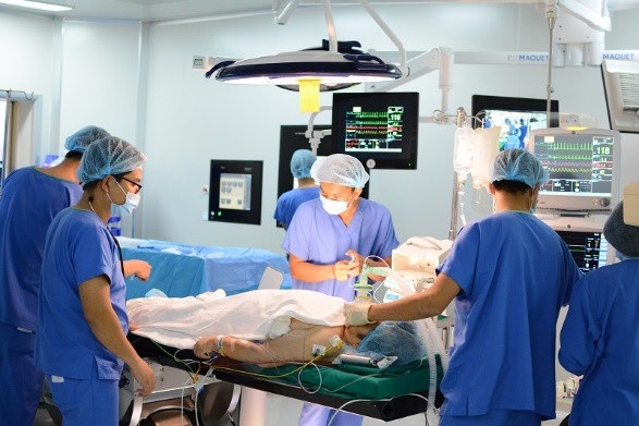 Bác sĩ tim mạch đầu tiên nhận chứng chỉ quốc tế: Thành công đến từ ê-kíp hoàn hảo - 2 Vinmec Central Park là một trong số ít các cơ sở y tế tại Việt Nam sở hữu êkip can thiệp tim mạch đồng đều về chuyên môn