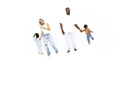 Loạt sao lớn thi nhau chúc mừng Giáng sinh an lành - 2 Đại gia đình Kardashian đã làm hẳn một chùm ảnh ăn mừng Giáng sinh