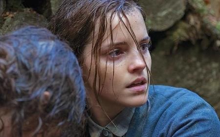 Emma Watson, cô “phù thủy nhỏ” đã lột xác thành “người đẹp” - 20 Song song với các hoạt động xã hội, ngôi sao 9x vẫn tiếp tục tạo được dấu ấn lớn với bộ môn nghệ thuật thứ bảy khi tham gia bộ phim “Colonia” hồi năm 2015