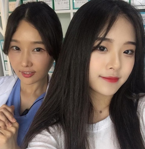 Nữ bác sỹ U50 khiến mày râu chao đảo vì quá trẻ đẹp - 7
Sujin và con gái trông giống hệt như hai chị em.