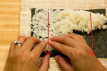 Cuối tuần đổi món với cơm cuộn kiểu rồng “sang chảnh”, hấp dẫn - 9 Cuối tuần đổi món với cơm cuộn kiểu rồng “sang chảnh”, hấp dẫn - 9