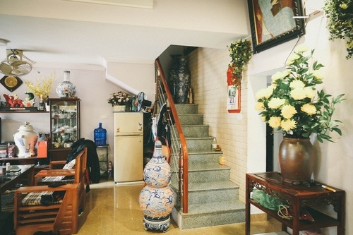 Căn nhà 125 triệu/m2 của gã đầu gấu đào hoa "Cảnh sát hình sự" - 9 Cầu thang lên phòng gác xếp tầng 3 - nơi ở của con trai út diễn viên Chu Hùng.
