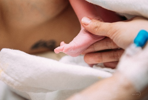 
Bé gái đã được 1 tháng tuổi và hoàn toàn khỏe mạnh
