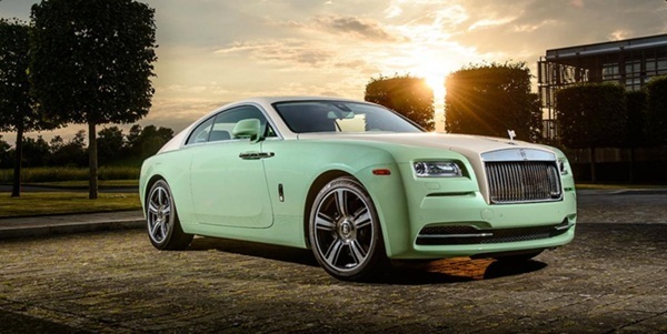 Choáng ngợp trước bộ sưu tập siêu xe "hàng thửa" của tỷ phú Michael Fux - 10
Chiếc xe thể thao Rolls – Royce Wraith 2 cửa cũng là một trong những siêu phẩm mà Rolls – Royce chế tác riêng cho Michael Fux.