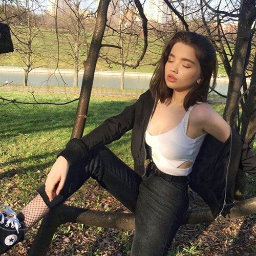 Mới 14 tuổi, cô bé người Nga đã khiến dân mạng dậy sóng vì đẹp xuất sắc - 10 Mới 14 tuổi, cô bé người Nga đã khiến dân mạng dậy sóng vì đẹp xuất sắc - 10