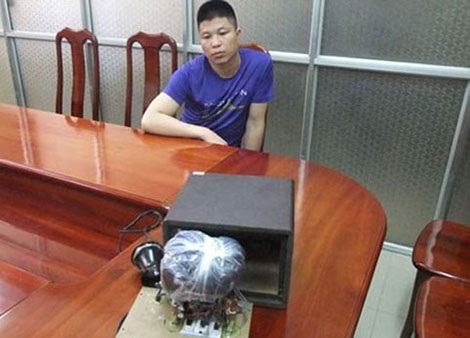 Trùm ma túy Hoàng Thế Bảo từng giả điên để trốn tội và tiếp tục buôn ma túy trong thời gian ở bệnh viện tâm thần.