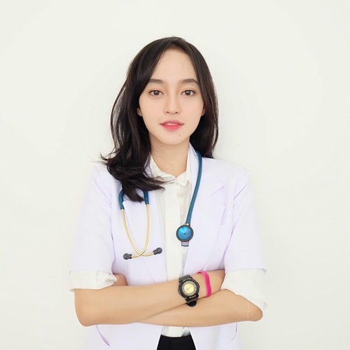 Nữ bác sĩ xinh đẹp gây chú ý vì giống Phạm Băng Băng - 4 Nữ bác sĩ xinh đẹp gây chú ý vì giống Phạm Băng Băng - 4
