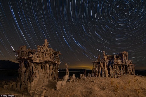 Các tháp đá có thể cao tới 10m và một số cấu trúc lâu đời nhất có niên đại cách đây 35.000 năm.