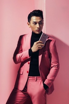 Những smartphone dành cho giới trẻ chơi Tết - 3 Hoàng tử Isaac “đẹp kiệt xuất, đậm khí chất” với Galaxy J7 Prime hồng vàng