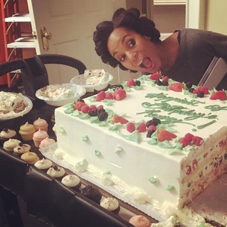 Điểm danh các sao đang “xả hơi” hết cỡ dịp năm mới - 3 Kerry Washington đã đón mừng sinh nhật ngay trên phim trường của bom tấn truyền hình “Scandal”