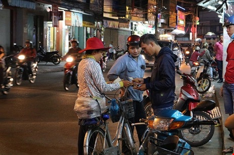 Những phận đời bên gánh hàng rong - 4 Những phận đời bên gánh hàng rong - 4