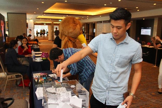 Vlogger HuyMe úp mở dự định du học - 3 Một số hình ảnh khác của HuyMe trong buổi Triển lãm Giáo dục New Zealand 2017