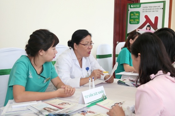 Vân Dung hóa thân bà mẹ 9 con “chỉ vào viện để đẻ” - 4 Đội ngũ bác sĩ hàng đầu của Bệnh viện Thu Cúc trực tiếp tư vấn cho người dân