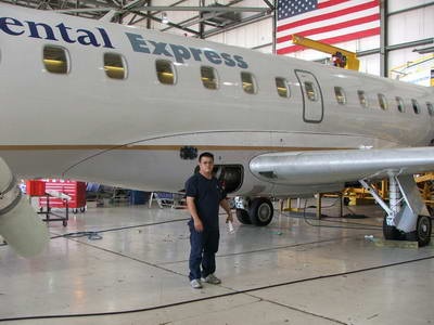 
Nguyễn Thanh Đức, kỹ sư bảo trì máy bay của hãng hàng không Express Jet Airlines
