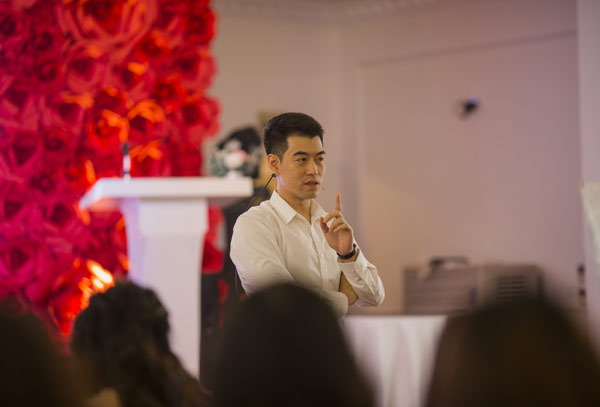 
Diễn giả giảng dạy về kỹ năng bán hàng đỉnh cao
