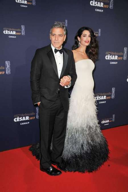 Chuyện “tài tử đầu bạc” George Clooney sắp sửa được lên chức bố ở tuổi 55 thực sự là một tin tức làm rung động toàn Hollywood. Trước đó, George Clooney thường được mệnh danh là “quý ông độc thân” hấp dẫn nhất thế giới nhưng rõ ràng mọi chuyện đã thay đổi hoàn toàn kể từ khi nam tài tử gặp gỡ và kết hôn cùng nữ luật sư xinh đẹp Amal Alamuddin.