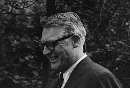 Khi các sao bất ngờ “bỏ cuộc chơi” ngay giữa đỉnh cao sự nghiệp - 3 Ở tuổi 62, Cary Grant đã quyết định giã từ sự nghiệp dù vẫn còn rất sung sức để cống hiến cho nghệ thuật. Nam tài tử gạo cội cũng đã từ chối rất nhiều những lời đề nghị kếch xù từ các nhà sản xuất.