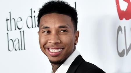 Khi “sao” cố chấp muốn “nổi” dù bị công chúng quay lưng - 3 Hẹn hò với Kylie Jenner, em gái của cô Kim “siêu vòng 3” nhưng Tyga vẫn chẳng tạo được cú hích nào trong việc bán album và các sản phẩm âm nhạc của chàng rapper gốc Việt thường xuyên khiến dư luận phải xôn xao vì doanh số quá nghèo nàn. Ngoài cô bạn gái nổi tiếng và các bê bối tài chính, Tyga dường như chẳng để lại bất cứ dấu ấn đáng kể nào khác.