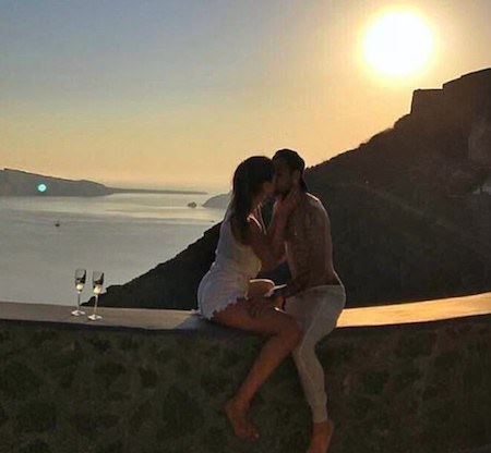 Dani Alves ngọt ngào mừng sinh nhật cô bạn gái siêu mẫu - 3 Dani Alves và Joana Sanz luôn rất quấn quýt
