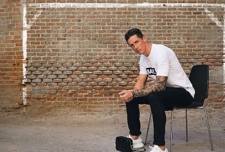 Dấn thân làng mẫu, Fernando Torres cởi trần khoe thân nóng bỏng - 3 “El Nino” rất tự tin khi lấn sân làm người mẫu