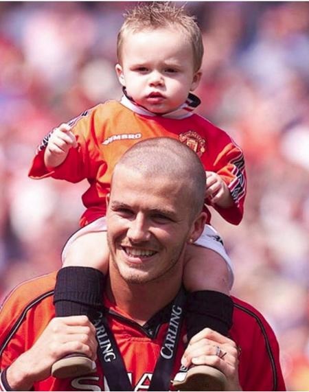 Brooklyn Beckham chúc mừng bố yêu