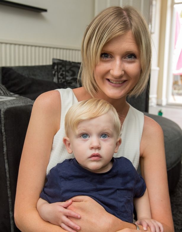 Thay đổi hormone, bà mẹ bị mù suốt thai kỳ - 3 Bà mẹ 26 tuổi cực kỳ hạnh phúc khi cuối cùng có thể nhìn ngắm khuôn mặt con trai