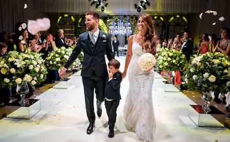 Messi và bà xã Antonella khoe hình xăm định tình - 3 Messi đã lên tiếng cảm ơn các vị khách tới dự hôn lễ
